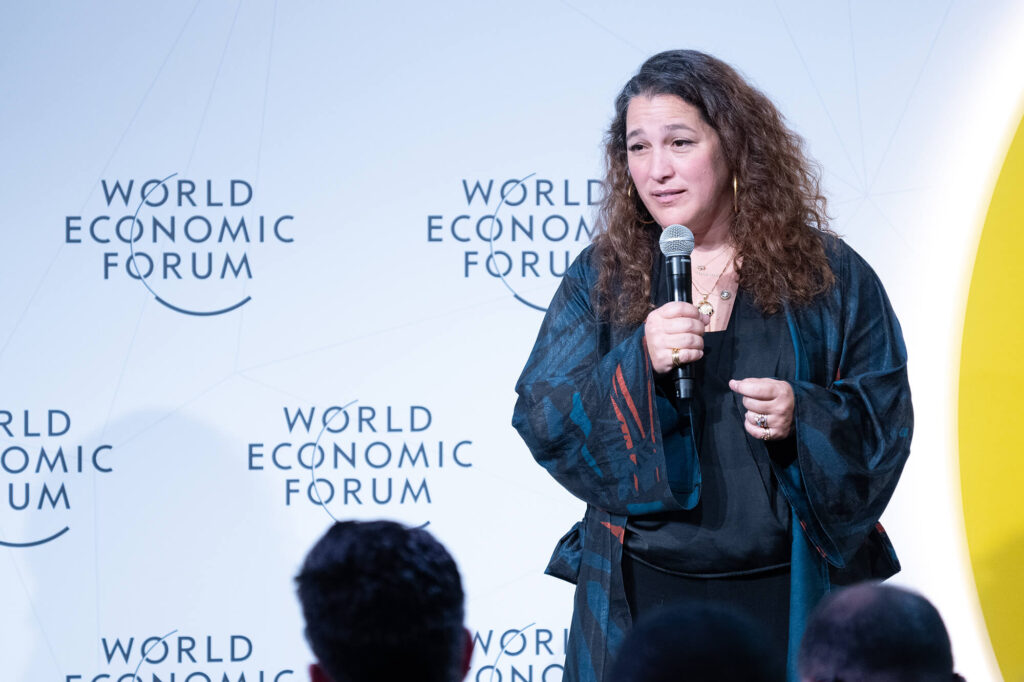 Celina de Sola es galardonada en el Foro Económico Mundial de Davos