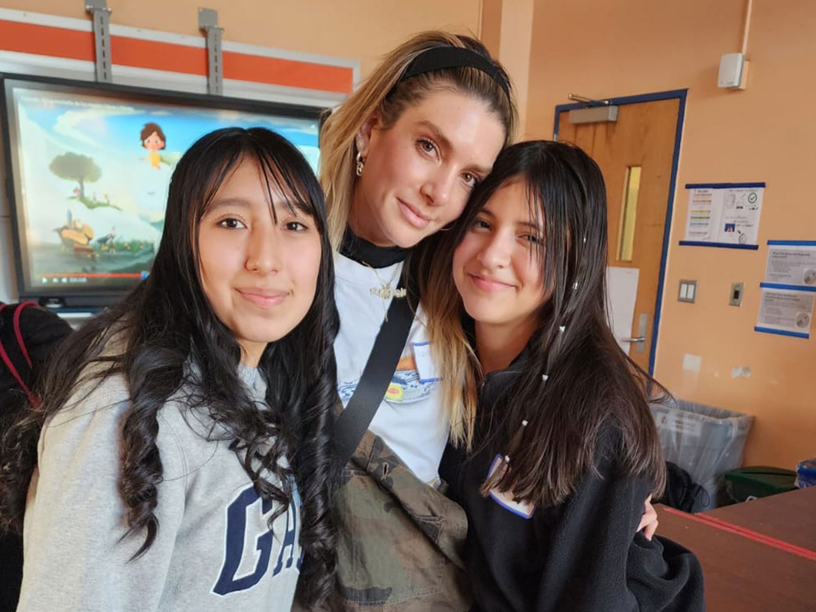 Valentina Ferrer visita a estudiantes de Nueva York